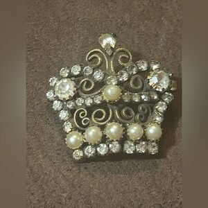 Hobe Crown Brooch